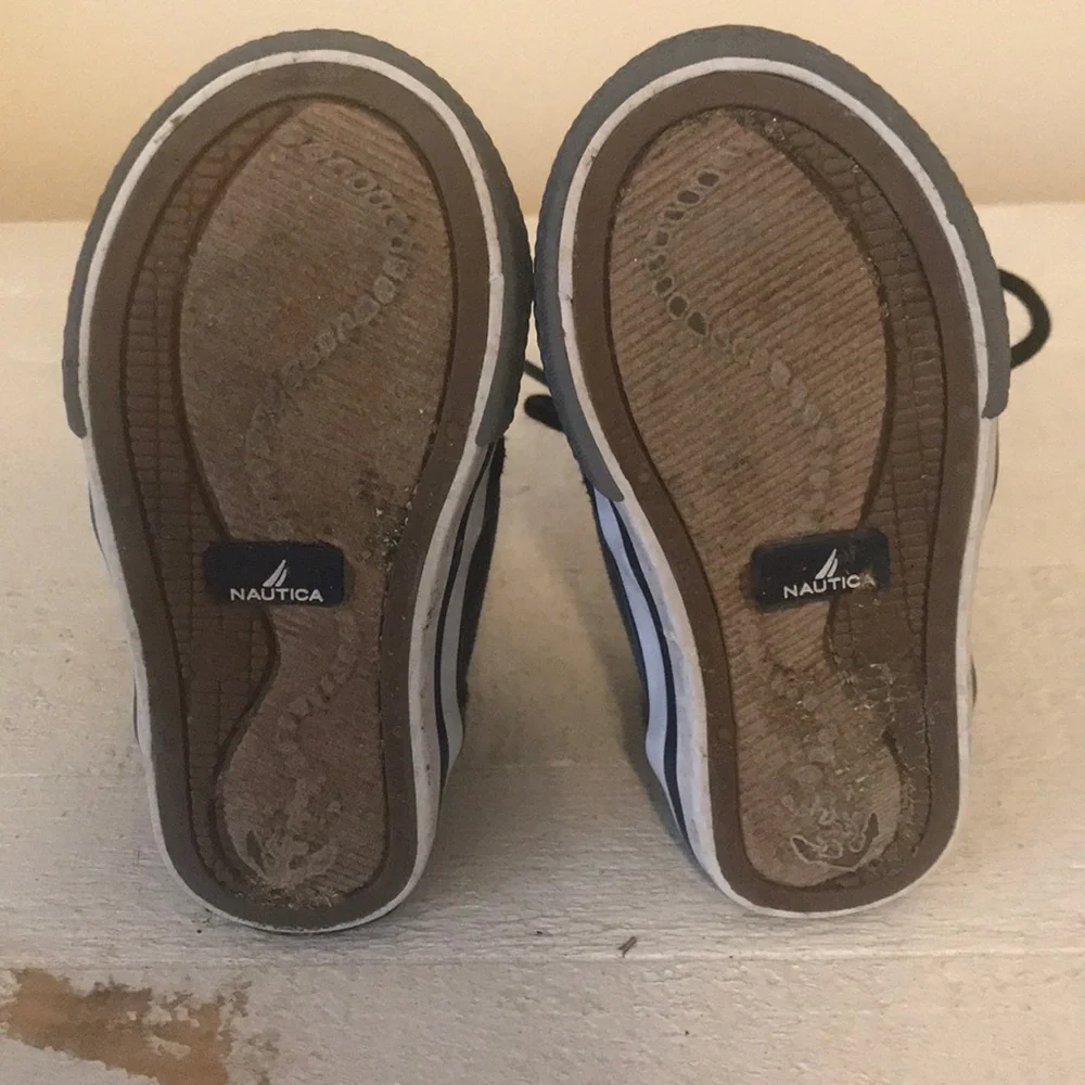 Nautica Toddler Lace Up Sneaker Size 6 - Picture 5 of 5